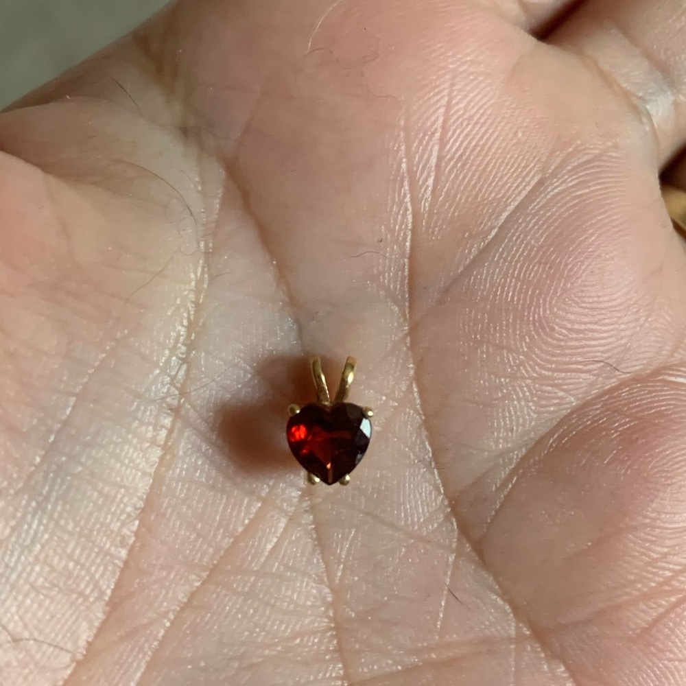 14k yg and genuine garnet heart pendant